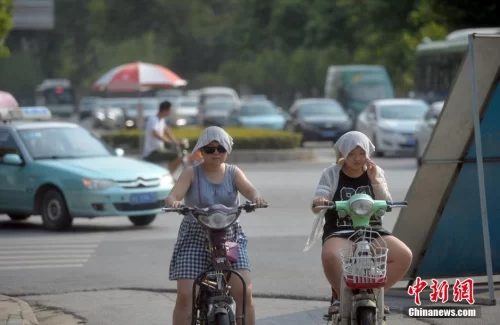 "秋老虎"持续盘踞中东部 多地高温逼近40度(图2) "秋老虎"持续盘踞中东部 多地高温逼近40度(图2)