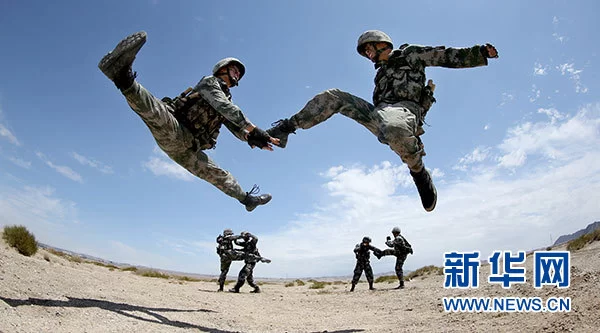 把血性基因注入官兵骨髓——感受新疆军区某步兵师的使命担当(图1) 把血性基因注入官兵骨髓——感受新疆军区某步兵师的使命担当(图1)