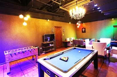 3000元包场能喝酒唱歌玩游戏 轰趴馆好玩却扰民(图1) 3000元包场能喝酒唱歌玩游戏 轰趴馆好玩却扰民(图1)