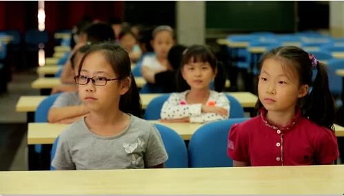 人民网“求真”栏目 青少年近视不戴眼镜度数就不会增加?系误传(图2) 人民网“求真”栏目 青少年近视不戴眼镜度数就不会增加?系误传(图2)