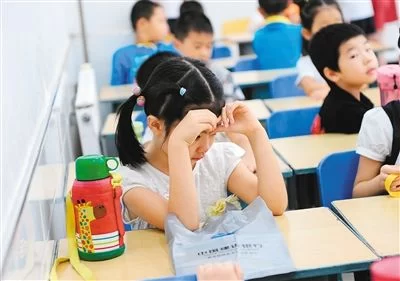 西安小学陆续开学 多数"幼升小"家长有"入学焦虑症"(图4) 西安小学陆续开学 多数"幼升小"家长有"入学焦虑症"(图4)