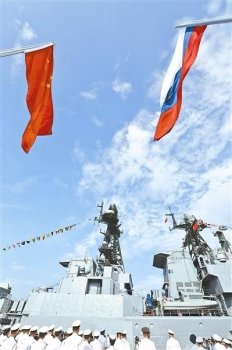中国女兵出入指挥舰舱 俄海军官兵惊讶赞了不起
