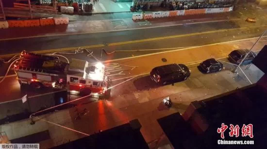 爆炸发生的地点位于切尔西区的一个繁华街道。媒体援引纽约警局消息称,爆炸由一个被投放在垃圾桶内的爆炸装置引发。 美国纽约曼哈顿爆炸已致29人受伤 一人伤势严重(图2)