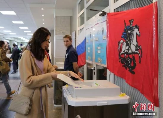 俄国家杜马选举计票:统俄党得票超5成 排名第一(图1) 俄国家杜马选举计票:统俄党得票超5成 排名第一(图1)