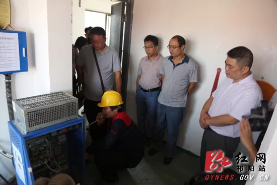 祁阳开展电梯应急救援演练(组图)(图2) 祁阳开展电梯应急救援演练(组图)(图2)