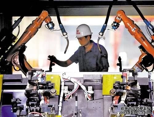重庆:研发创新助推机器人闯市场(图1) 重庆:研发创新助推机器人闯市场(图1)