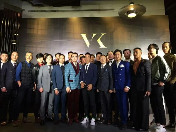 任达华代言VK正装,11月18日同登“百男大秀”T台!(图1) 任达华代言VK正装,11月18日同登“百男大秀”T台!(图1)