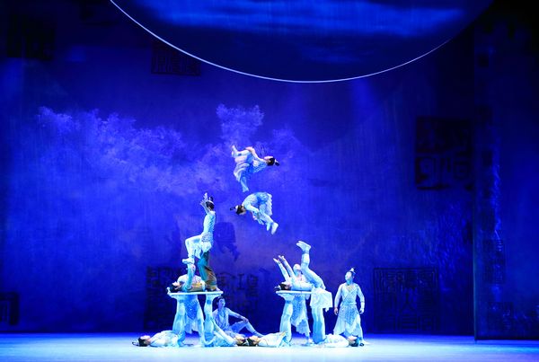 诗词歌赋杂技剧场《小桥、流水、人家》首演广受好评(图1)