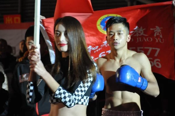 决战“香城” 昆仑决中泰拳王争霸赛成都开赛(图3) 决战“香城” 昆仑决中泰拳王争霸赛成都开赛(图3)