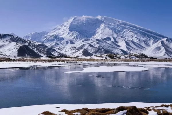 “丝绸之路冰雪风情节”摄影图片展在上海图书馆展出(图4) “丝绸之路冰雪风情节”摄影图片展在上海图书馆展出(图4)