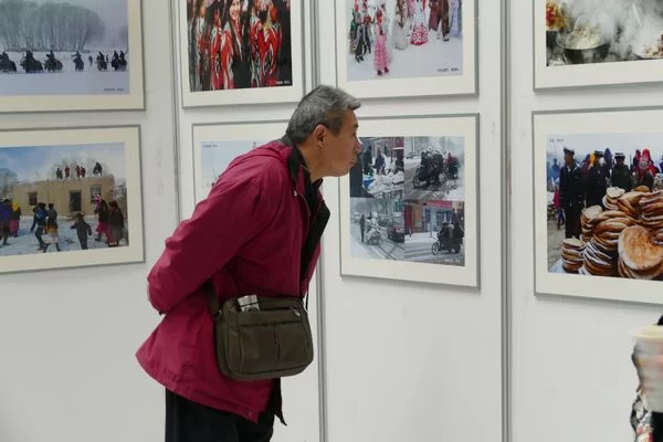 “丝绸之路冰雪风情节”摄影图片展在上海图书馆展出(图5) “丝绸之路冰雪风情节”摄影图片展在上海图书馆展出(图5)