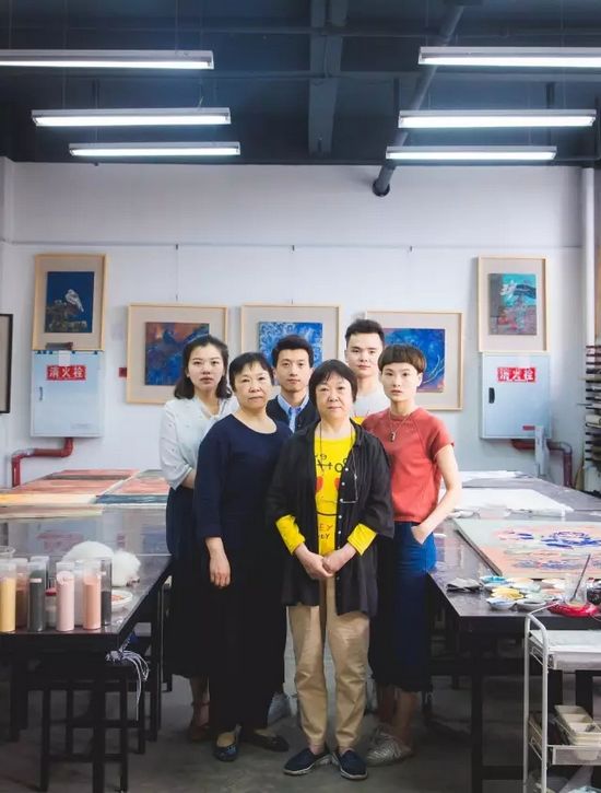 传情入色：成都闹市神秘高知，一直坚持用宝石画画(图10)