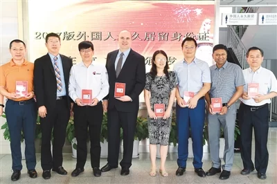 中国“绿卡”为啥成了“香饽饽”?(图4) 中国“绿卡”为啥成了“香饽饽”?(图4)