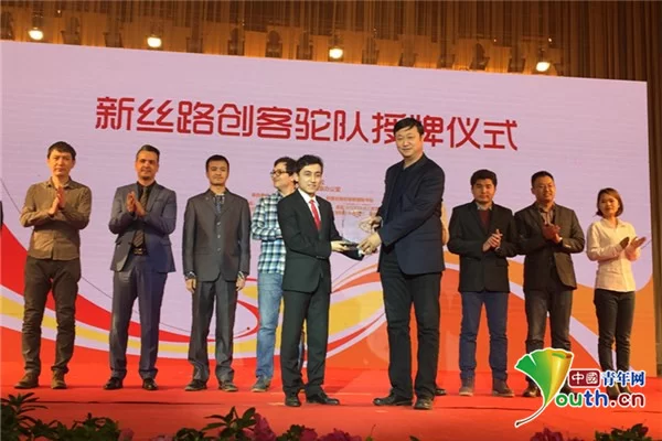 新疆好青年米拉迪力:要告诉外界一个真正的新疆(图2) 新疆好青年米拉迪力:要告诉外界一个真正的新疆(图2)