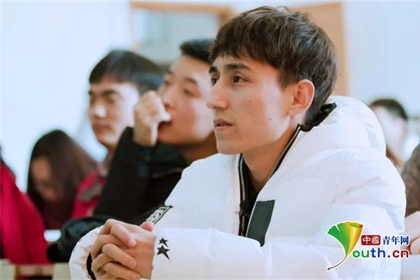 新疆好青年米拉迪力:要告诉外界一个真正的新疆(图1) 新疆好青年米拉迪力:要告诉外界一个真正的新疆(图1)