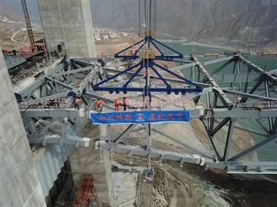 “川藏第一桥”成功合龙 今年底雅康高速将提前通车(图1) “川藏第一桥”成功合龙 今年底雅康高速将提前通车(图1)