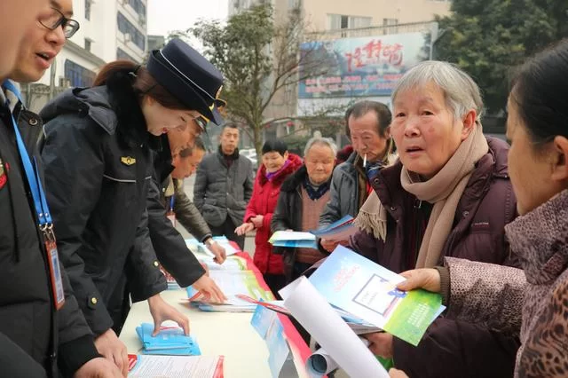 成都双流:情暖环卫“送春联” 互动答题“播”知识(图7) 成都双流:情暖环卫“送春联” 互动答题“播”知识(图7)