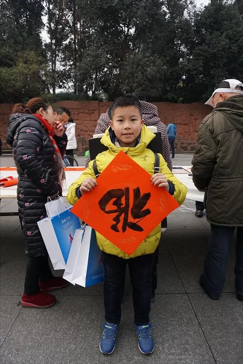 成都双流:情暖环卫“送春联” 互动答题“播”知识(图4) 成都双流:情暖环卫“送春联” 互动答题“播”知识(图4)