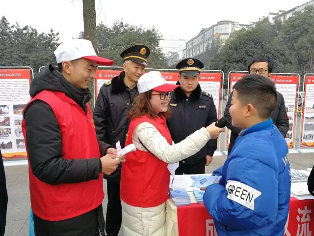 成都双流:情暖环卫“送春联” 互动答题“播”知识(图6) 成都双流:情暖环卫“送春联” 互动答题“播”知识(图6)