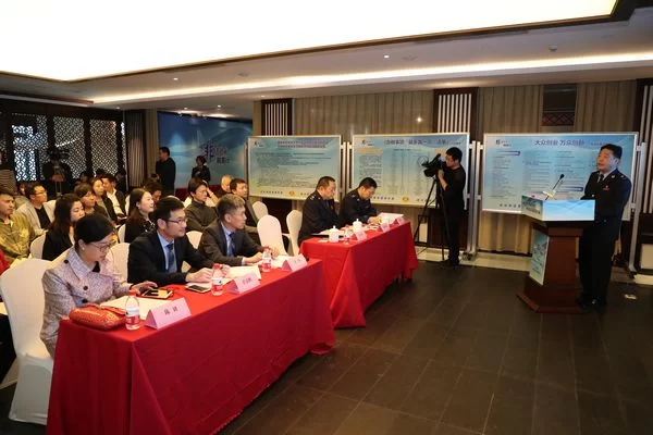 税收优惠助力非遗 “非遗传承税宣行”走进北京前门大街(图1) 税收优惠助力非遗 “非遗传承税宣行”走进北京前门大街(图1)