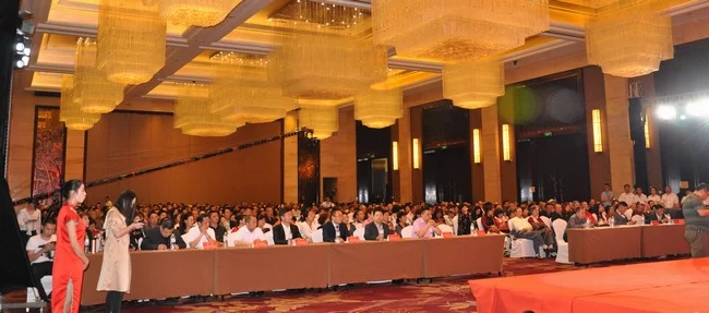 《新经济与资产证券化》座谈会暨百盛堂那曲虫草仓单在蓉启动(图2) 《新经济与资产证券化》座谈会暨百盛堂那曲虫草仓单在蓉启动(图2)