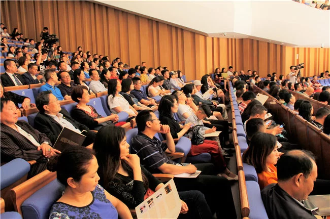 弘扬国医文化 再现艺术经典——好医生唱响“国医赞歌”(图6) 弘扬国医文化 再现艺术经典——好医生唱响“国医赞歌”(图6)