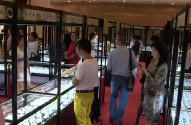 “玉见爱”翡翠和田玉公益惠民2折展销活动仅剩6天(图1) “玉见爱”翡翠和田玉公益惠民2折展销活动仅剩6天(图1)