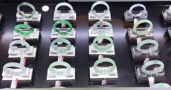 “玉见爱”翡翠和田玉公益惠民2折展销活动仅剩6天(图4) “玉见爱”翡翠和田玉公益惠民2折展销活动仅剩6天(图4)