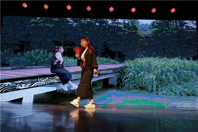 首届非遗创新设计大赛颁奖典礼暨传统文化与设计教育跨领域高峰论坛在京举行(图4) 首届非遗创新设计大赛颁奖典礼暨传统文化与设计教育跨领域高峰论坛在京举行(图4)