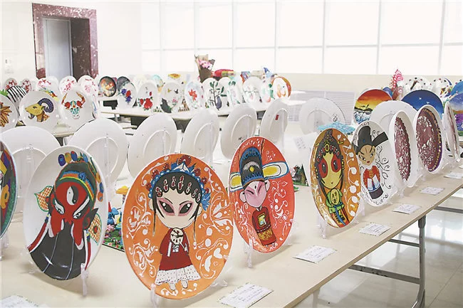 榆林职业技术学院:精美毕业展诠释美育成果(图1) 榆林职业技术学院:精美毕业展诠释美育成果(图1)