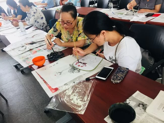 迎“八一”非遗主题讲座作客“石图讲坛”(图2) 迎“八一”非遗主题讲座作客“石图讲坛”(图2)