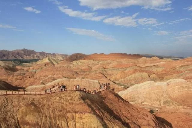 西部开发仍处于中高速发展机遇期(图1) 西部开发仍处于中高速发展机遇期(图1)