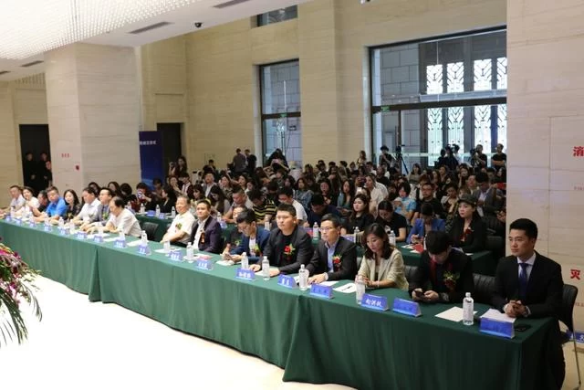 规范行业秩序,促进行业发展——中国电子商务协会微商创业发展研究院在京成立(图1) 规范行业秩序,促进行业发展——中国电子商务协会微商创业发展研究院在京成立(图1)