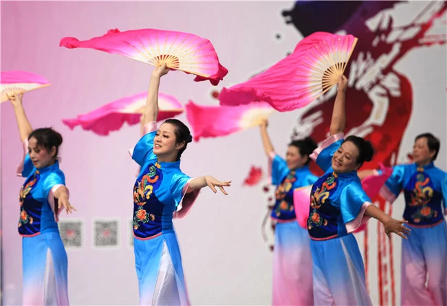 北京市顺义区第三届“牛栏山杯”群众广场舞大赛决赛举办(图1) 北京市顺义区第三届“牛栏山杯”群众广场舞大赛决赛举办(图1)