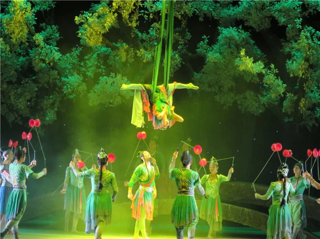 《小桥 流水 人家》:用杂技诠释海上丝路爱情故事(图1) 《小桥 流水 人家》:用杂技诠释海上丝路爱情故事(图1)