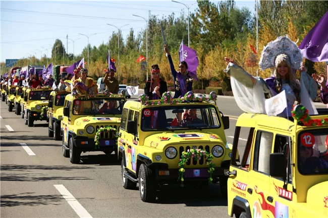 2018环球旅游小姐世界总决赛入城仪式在宁夏中卫市举行(图3) 2018环球旅游小姐世界总决赛入城仪式在宁夏中卫市举行(图3)
