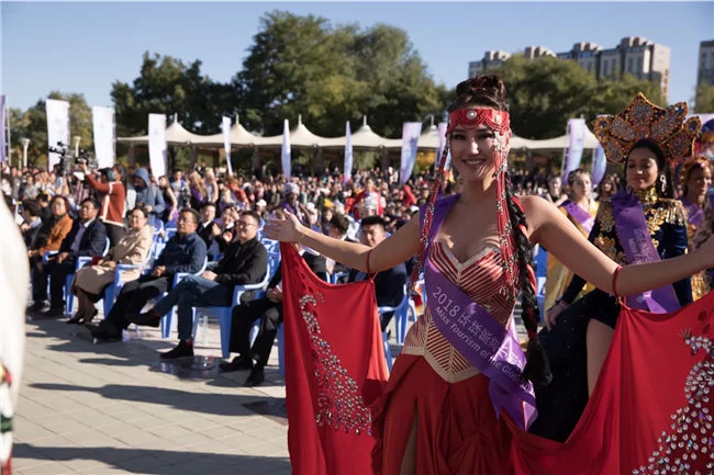 2018环球旅游小姐世界总决赛入城仪式在宁夏中卫市举行(图4) 2018环球旅游小姐世界总决赛入城仪式在宁夏中卫市举行(图4)