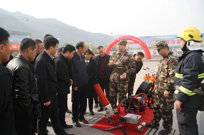 陕西吴堡县举行“119消防宣传月”启动仪式(图3) 陕西吴堡县举行“119消防宣传月”启动仪式(图3)