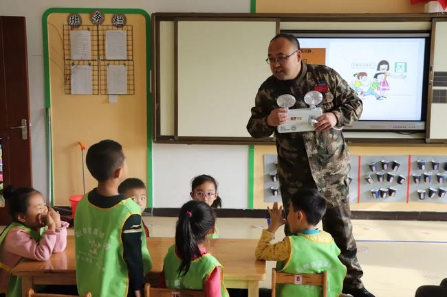 陕西神木市消防大队多样化开展119消防宣传月活动(图4) 陕西神木市消防大队多样化开展119消防宣传月活动(图4)