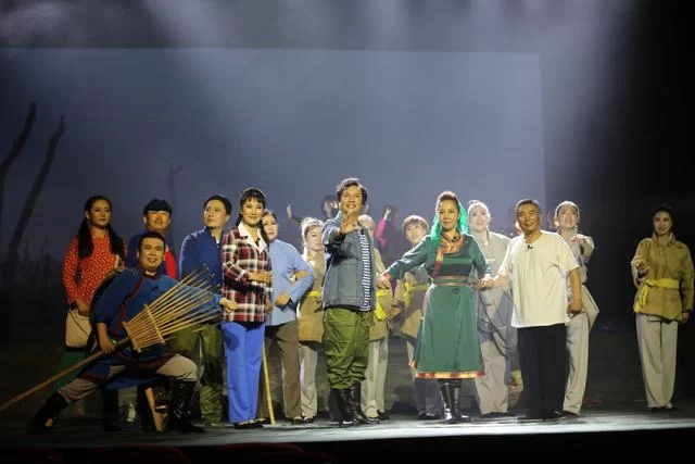 北京将首次上演由旗县乌兰牧骑独立演出的整台剧目(图1) 北京将首次上演由旗县乌兰牧骑独立演出的整台剧目(图1)