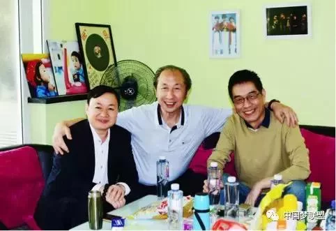 一颗赤子心 追寻中国梦——《中国梦》歌曲出品人岳晓峰的家国情怀(图2) 一颗赤子心 追寻中国梦——《中国梦》歌曲出品人岳晓峰的家国情怀(图2)