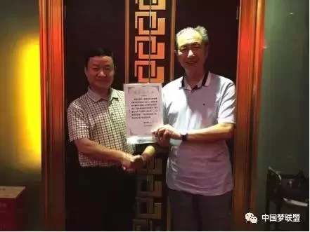 一颗赤子心 追寻中国梦——《中国梦》歌曲出品人岳晓峰的家国情怀(图3) 一颗赤子心 追寻中国梦——《中国梦》歌曲出品人岳晓峰的家国情怀(图3)