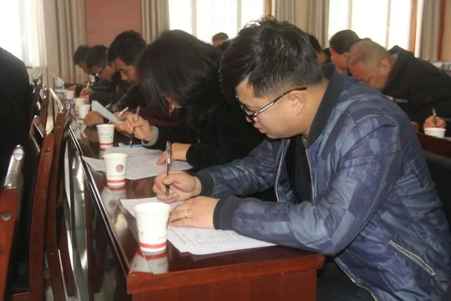 陕西府谷县消防大队召开公开述职述廉大会(图3) 陕西府谷县消防大队召开公开述职述廉大会(图3)