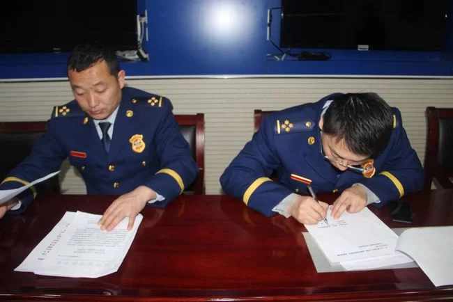 陕西米脂消防大队开展“从严管酒治酒”专项活动(图5) 陕西米脂消防大队开展“从严管酒治酒”专项活动(图5)