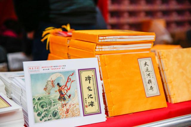 小人书 大世界——原创故事连环画在地坛展现中华文化力量(图3) 小人书 大世界——原创故事连环画在地坛展现中华文化力量(图3)