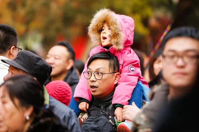 国礼唐娃娃来袭 萌翻地坛众游客(图1) 国礼唐娃娃来袭 萌翻地坛众游客(图1)