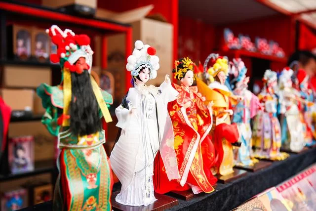 国礼唐娃娃来袭 萌翻地坛众游客(图4) 国礼唐娃娃来袭 萌翻地坛众游客(图4)