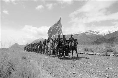 在南疆听警民讲述“砺剑戍边”(图1) 在南疆听警民讲述“砺剑戍边”(图1)
