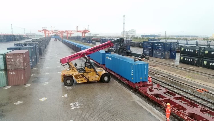 西部陆海新通道铁海联运发送货物同比增幅64.8%(图4) 西部陆海新通道铁海联运发送货物同比增幅64.8%(图4)