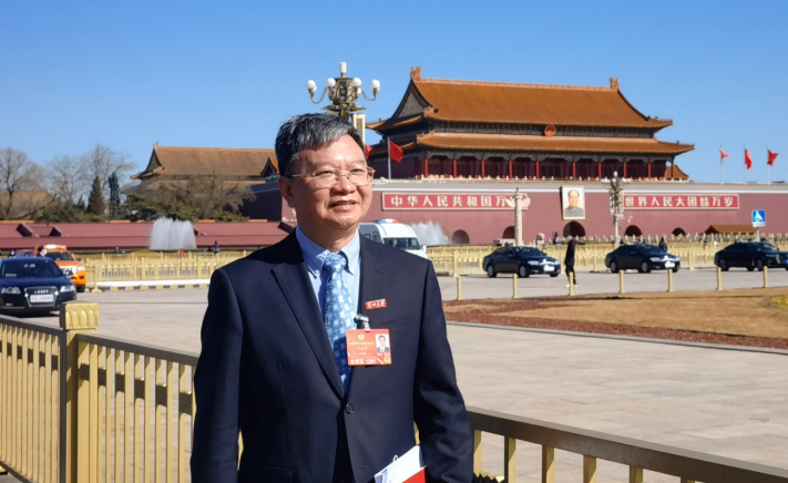 两会进行时 全国政协委员、兰州大学校长严纯华为提振西部发展发声
